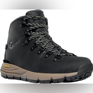 Weatherized Mountain 600 Hiking Boots Women's